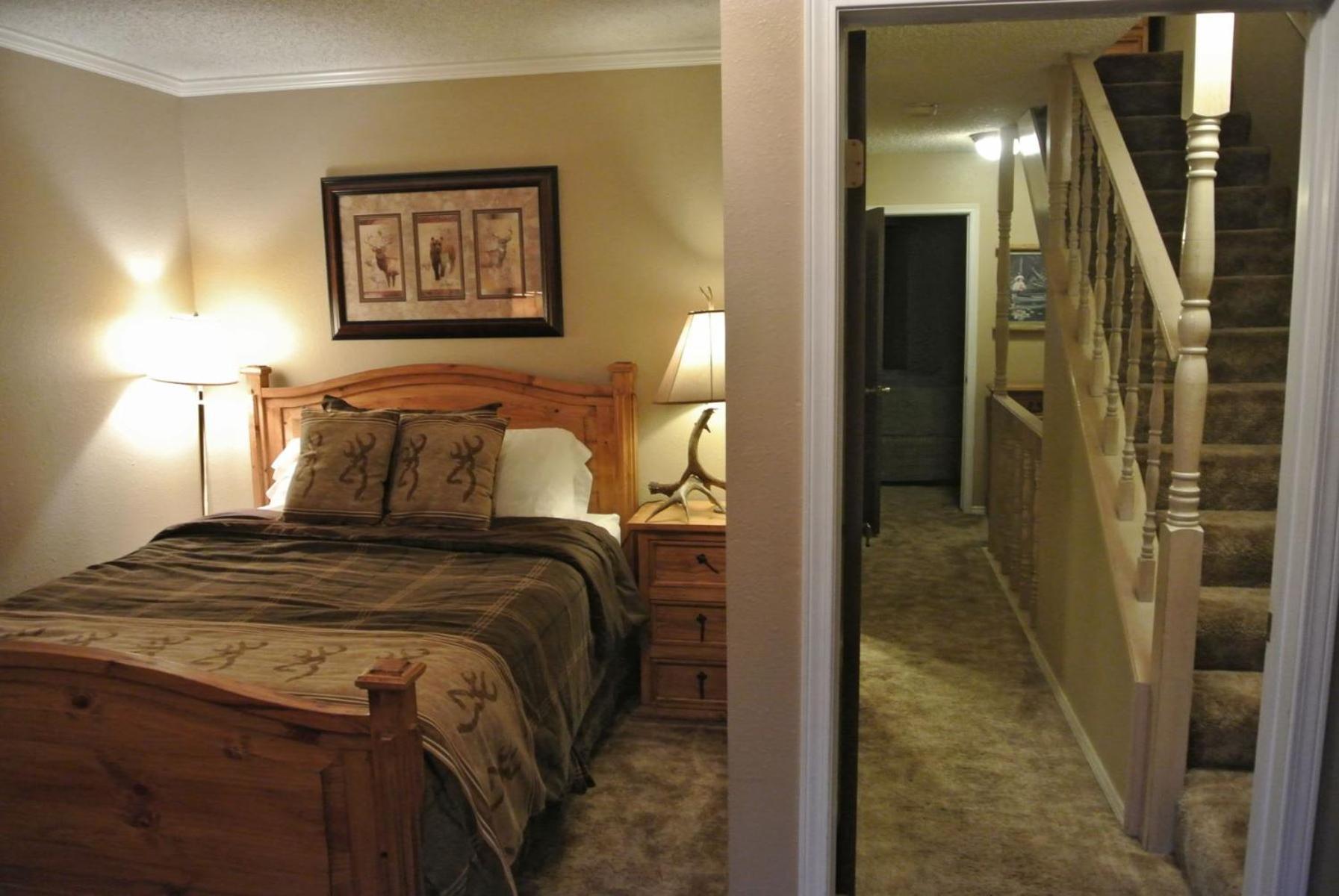 Claim Jumper Townhouse 16 - On The River - Across From The Fishing Ponds - In Town - Near The Ski Area - Fireplace - Wifi - Sate Ред Ривър Екстериор снимка